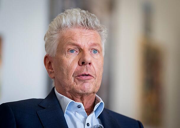 Die SPD hat einen Antrag an Münchens Oberbürgermeister Dieter Reiter (SPD) gestellt, um das Massensterben von Schanigärten zu verhindern. Die SPD hat einen Antrag an Münchens Oberbürgermeister Dieter Reiter (SPD) gestellt, um das Massensterben von Schanigärten zu verhindern.