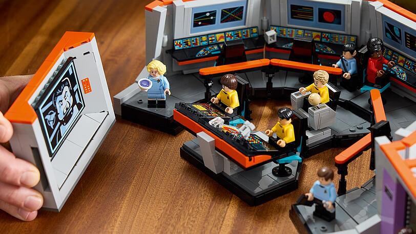 Lego liefert mit der Enterprise-Brücke ein Nostalgie-beladenes Diorama-Set. Lego liefert mit der Enterprise-Brücke ein Nostalgie-beladenes Diorama-Set.