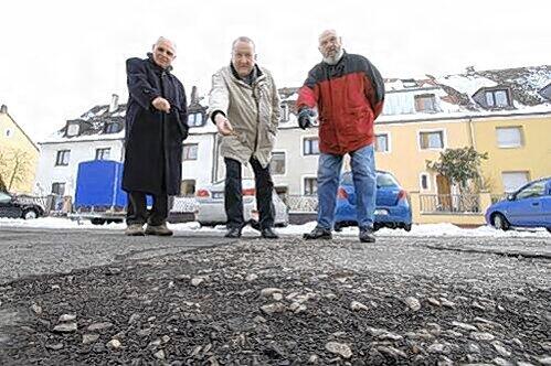 &bdquo;Zustände wie im Osten vor der Wende!&ldquo;: Gerhard Kunzmann, Hans Blendinger und Kurt Hörauf (v. li.) vom Bürgerverein.