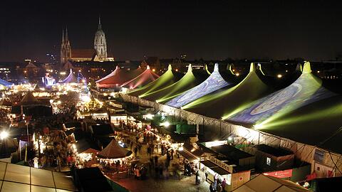 Seit 2000 findet das Winter-Tollwood auf der Theresienwiese statt. Dieses Jahr muss es ausfallen. (Archivbild)