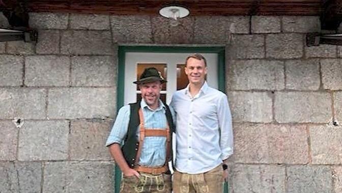 Manuel Neuer (r.) und Johannes Rabl. Manuel Neuer (r.) und Johannes Rabl.