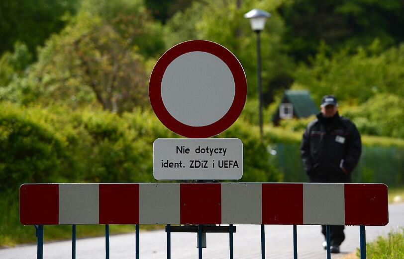 Im Hotel Dwor Oliwski in Danzig ist man auf die deutsche Nationalmannschaft bestens vorbereitet. Hier wird Jogis Elf die nächsten Wochen residieren - die Bilder.