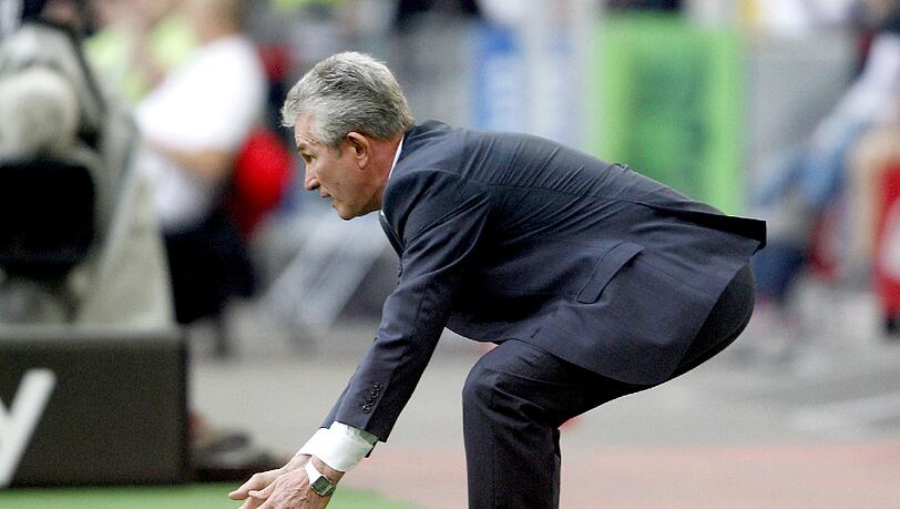 Jupp Heynckes lobt sein Team in den höchsten Tönen: "Wir haben von der ersten bis zur letzten Minute vor einem fantastischem Publikum überragenden Fußball gespielt." Jupp Heynckes lobt sein Team in den höchsten Tönen: "Wir haben von der ersten bis zur letzten Minute vor einem fantastischem Publikum überragenden Fußball gespielt."