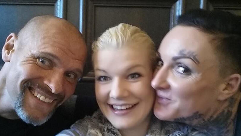 Gemeinsam mit Thorsten Legat und ihrer Trainerin postete Melanie Müller (Mitte) ein Foto vor ihrem großen Kampf Gemeinsam mit Thorsten Legat und ihrer Trainerin postete Melanie Müller (Mitte) ein Foto vor ihrem großen Kampf