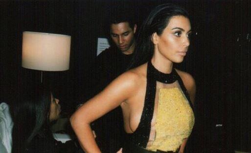 Kim Kardashian quetscht sich für eine Balmain-Kampagne in viel zu kleine Kleider