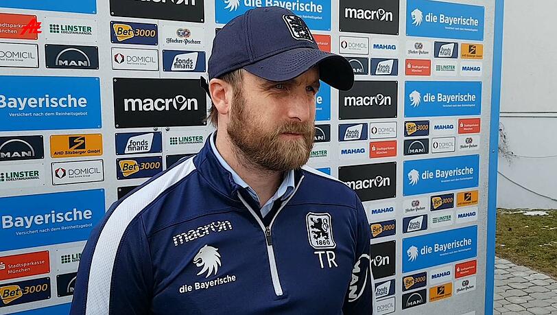 Spricht vor dem Auswärtsspiel des TSV 1860 bei der SpVgg Greuther Fürth von der Meisterschaft - und warnt vor den Kleeblättern: Löwen-Trainer Daniel Bierofka. Spricht vor dem Auswärtsspiel des TSV 1860 bei der SpVgg Greuther Fürth von der Meisterschaft - und warnt vor den Kleeblättern: Löwen-Trainer Daniel Bierofka.