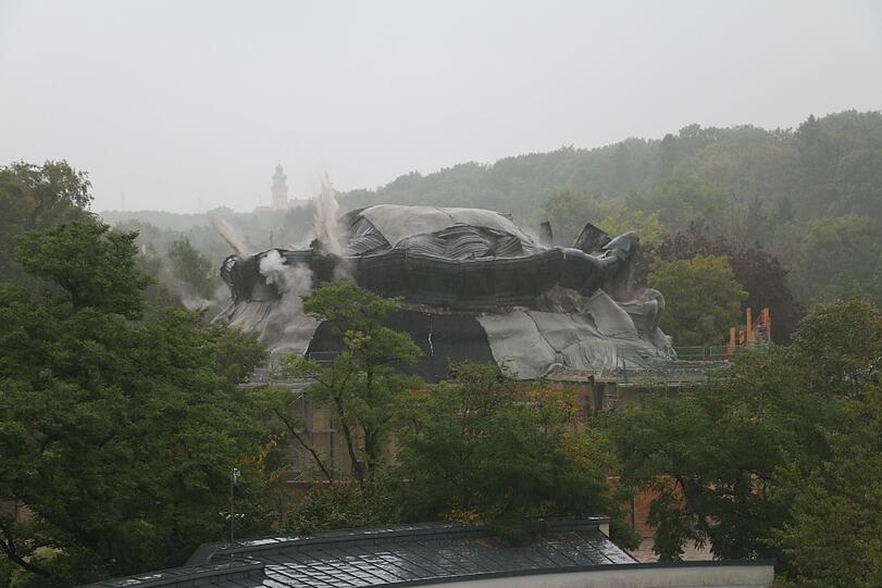 Die Sprengung der Elefantenhaus-Kuppel aus dem Blickwinkel der Drohne
