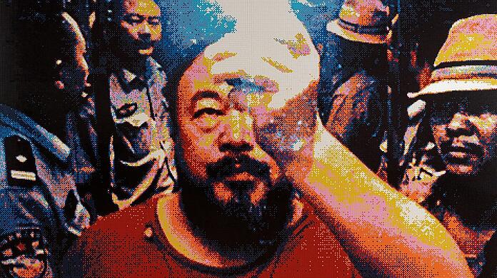 Das fast vier Meter breite Werk "Illumination" von 2019 zeigt Ai Weiwei bei der Verhaftung vier Jahre zuvor. Die Arbeit setzt sich aus Lego-Bausteinen zusammen, wie mittlerweile vieles in Ai Weiweis Werk.