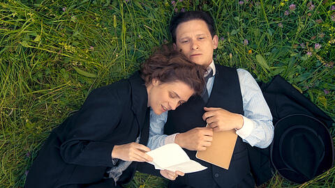 Eine schwierige Liebe: Milena Jesenska (Liv Lisa Fries) und Franz Kafka (Joel Basman).