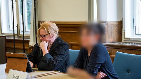 Die Mutter von Peggy führt an, dass sie aufgrund von Aussagen des ehemaligen Verdächtigen über 15 Jahre im Unklaren über den Verbleib ihres Kindes gewesen sei.