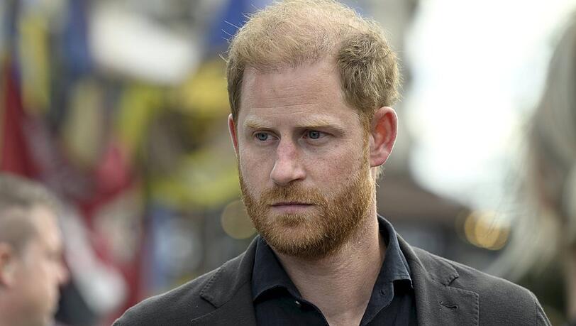 Prinz Harrys Stalkerin hat den Royal auch in der Vergangenheit schon verfolgt - sogar bis Nigeria.
