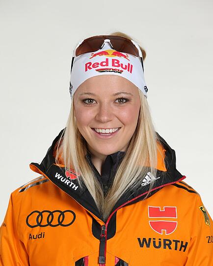 Ein Lächeln über das sich vor allem Deutschland bekanntester Skifahrer Felix Neureuther freuen wird kommt von Miriam Gössner.