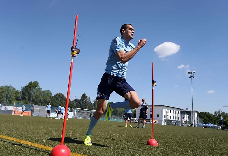 Schwitzen in der Vorbereitung: Löwen-Trainer Torsten Fröhling ließ seine Mannschaft beim Vormittagstraining am Dienstag sprinten.