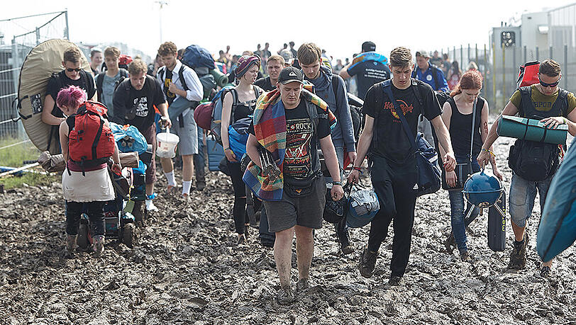 Aufräumen nach dem Sturm - die Bilder von und nach der Abreise der Besucher von Rock am Ring 2016. Aufräumen nach dem Sturm - die Bilder von und nach der Abreise der Besucher von Rock am Ring 2016.