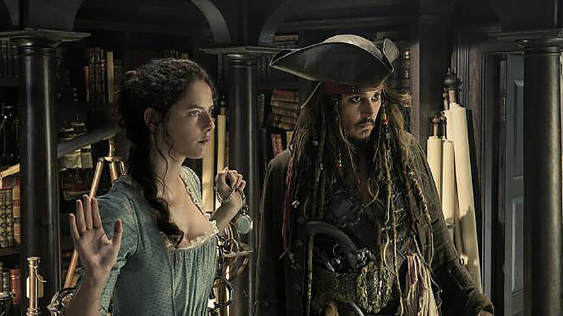 "Pirates of the Caribbean: Salazars Rache": Carina Smyth (Kaya Scodelario) und Captain Jack Sparrow (Johnny Depp) trauen ihren Augen nicht