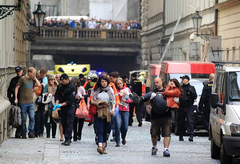 Eine Explosion erschüttert die City von Prag - Die Bilder