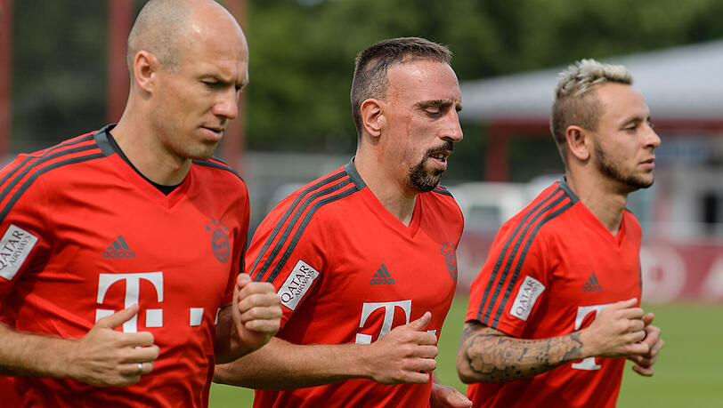 Arjen Robben (li.) und Franck Ribery (Mi.) beim FC Bayern. Arjen Robben (li.) und Franck Ribery (Mi.) beim FC Bayern.