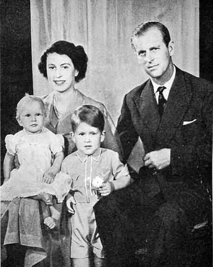 1950 kam das zweite Kind der beiden, Prinzessin Anne, zur Welt. Bis Juli 1951 lebte die junge Familie auf Malta, weil Philip dort als Marineoffizier stationiert war.