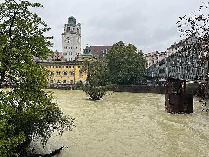 Die Isar beim Müller'schen Volksbad.