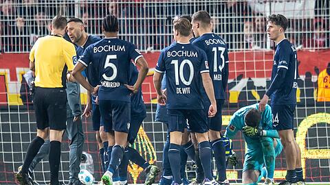 Torwart Patrick Drewes wurde lange behandelt.