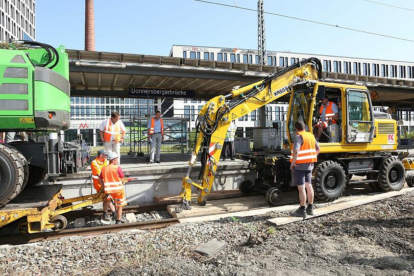 Bauarbeiten auf der Stammstrecke: Wer am Wochenende mitten in München die S-Bahn nehmen will, schaut in die Röhre. Die Bahn baut um. Wir haben uns auf der großen Baustelle mal ein Bild gemacht. Hier gibt's die Fotos...