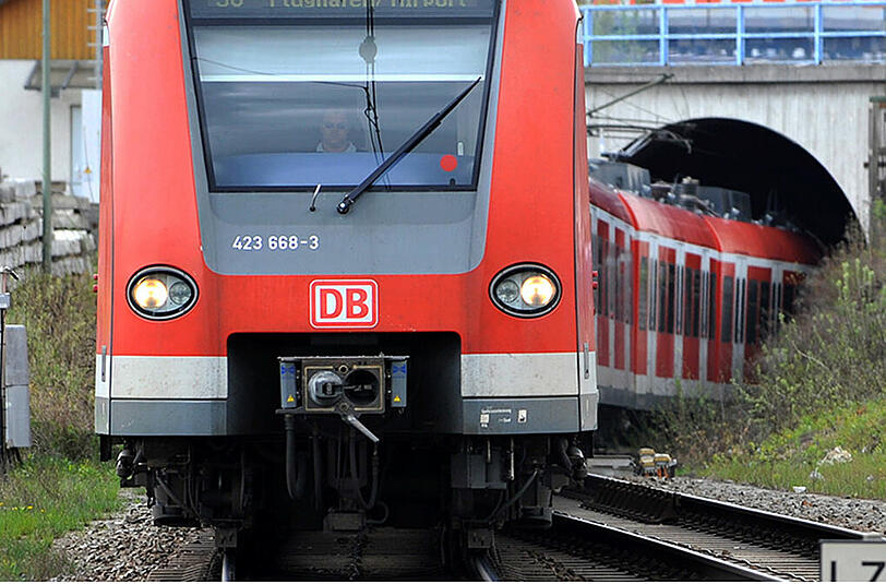 Vermutlich von einer S-Bahn (Symbolbild) erfasst wurde ein 18 Jahre alter Mann aus Maisach.
