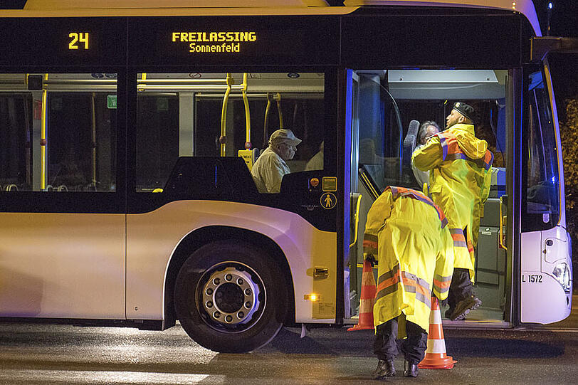 Weitere Bilder von den Grenzkontrollen auf der A8 am Sonntagabend und in der Nacht.
