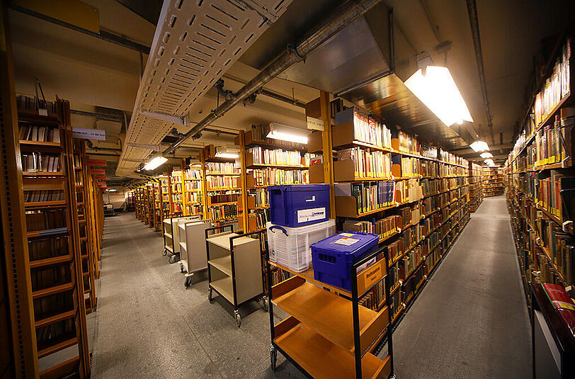 Das Magazin der Gasteigbibliothek: Vier Stockwerke unter der Erde stapeln sich hier die Archivbücher.