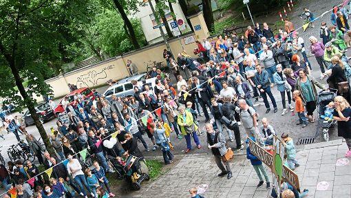 Die Veranstalter zählten bei der Versammlung am Roecklplatz 150 Teilnehmer.