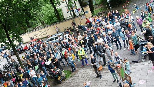 Die Veranstalter zählten bei der Versammlung am Roecklplatz 150 Teilnehmer. Die Veranstalter zählten bei der Versammlung am Roecklplatz 150 Teilnehmer.