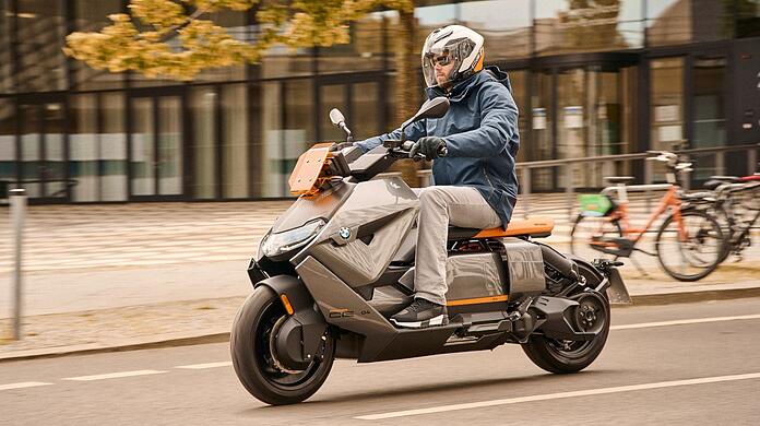 Ungewöhnliche Formen und Proportionen: der neue BMW-Elektroroller CE 04.