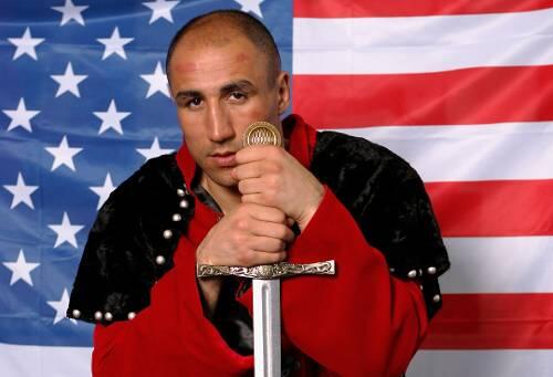 "König Arthur" Abraham verteigt seinen WM-Titel gegen Raul Marquez und will in Zukunft mehr in Amerika boxen.