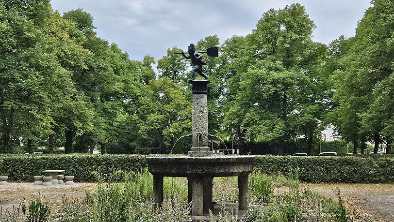 Rund um den Schüleinbrunnen wurden neue Bänke aufgestellt. In der kleinen Grünanlage gibts auch einen Spielplatz. Rund um den Schüleinbrunnen wurden neue Bänke aufgestellt. In der kleinen Grünanlage gibts auch einen Spielplatz.