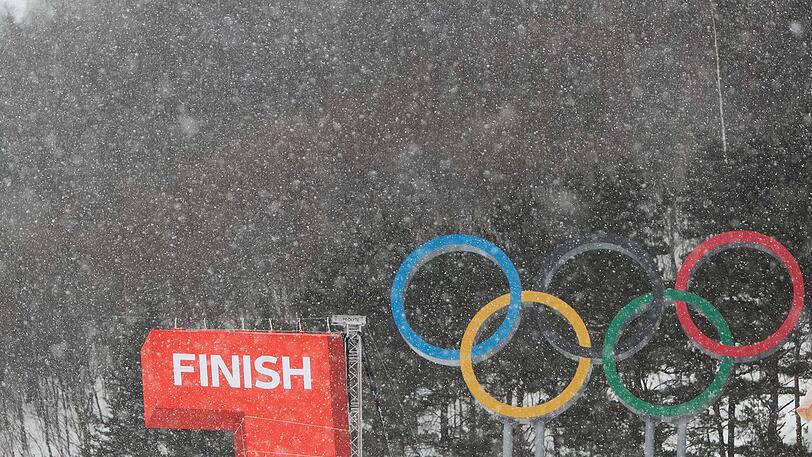 Nix war's, mit einer geordneten Zielankunft beim Damen-Slalom. Wegen heftiger Winde wurde das Rennen abgesagt.