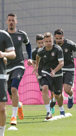 Die Bayern beim Abschlusstraining am Dienstag vor dem Kracher gegen Real Madrid. Klicken Sie sich durch die Bilder.