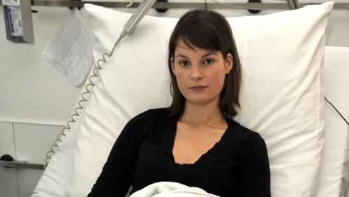 "Ich habe doch nichts falsch gemacht" - Studentin Carla Sch. liegt jetzt im Krankenhaus "Ich habe doch nichts falsch gemacht" - Studentin Carla Sch. liegt jetzt im Krankenhaus