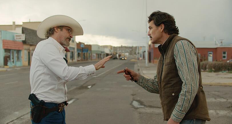 Der Western „Eddington“ mit Joaquin Phoenix (links) und Pedro Pascal bekommt von den internationalen Kritikern die schlechteste Benotung aller bislang im Wettbewerb gezeigten Filme.