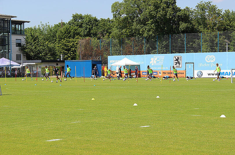 Am Samstag startete der TSV 1860 München ganz offiziell in die neue Saison. Klicken Sie sich durch die Bilder des Traningsauftakts mit dem neuen Trainer Kosta Runjaic.