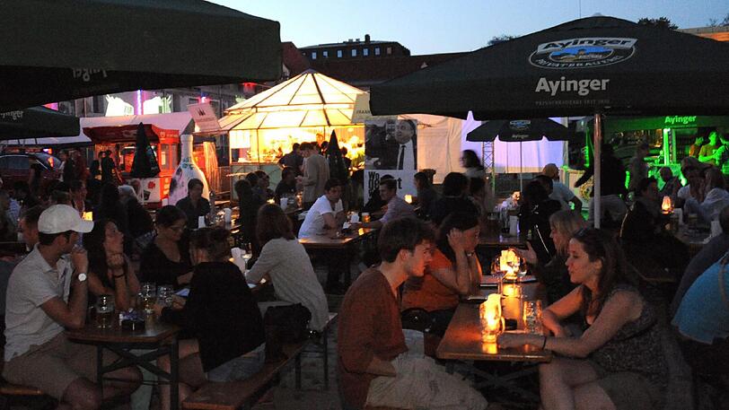 Im Biergarten lässt es sich aushalten.