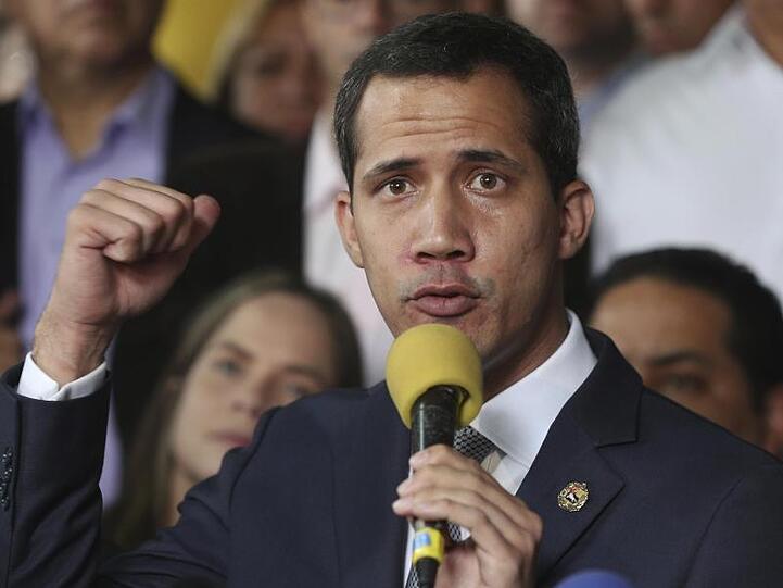 Juan Guaido erwartet nach eigenen Angaben, dass sich zahlreiche hochrangige Militärs im Machtkampf mit Staatschef Maduro auf seine Seite schlagen werden.
