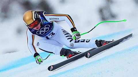 Kira Weidle-Winkelmann legt in der olympischen Team-Kombi als Abfahrerin vor.