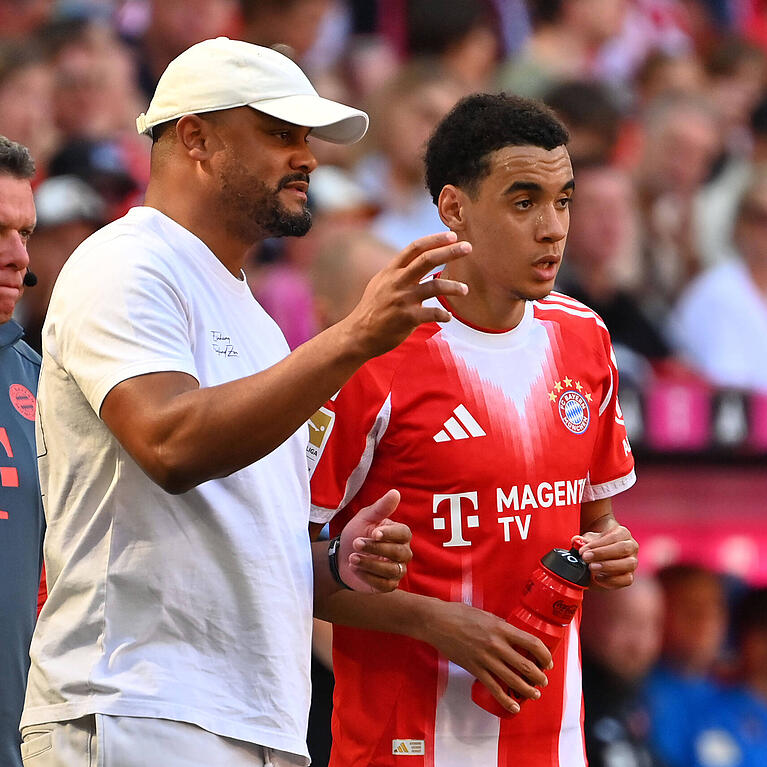 Trainer Kompany (l.) braucht im R&uuml;ckspiel gegen PSG Musialas genialen Momente.