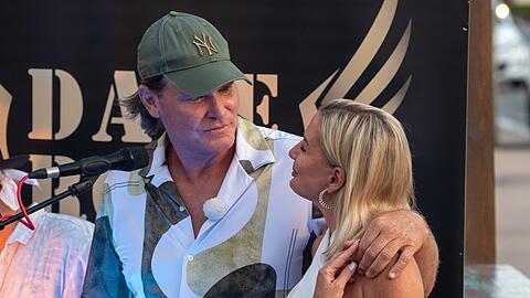 Steff Jerkel und Peggy bei einem Event 2024 in Cala Ratjada.