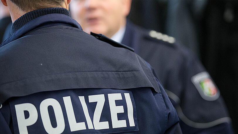 Die Mehrheit der Bürger wünscht eine Verstärkung der Maßnahmen zur Terrorabwehr. Die Mehrheit der Bürger wünscht eine Verstärkung der Maßnahmen zur Terrorabwehr.