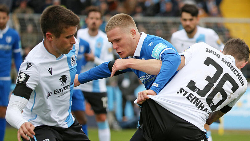 Kämpfen um den Ball: Stefan Lex und Phillipp Steinhart.