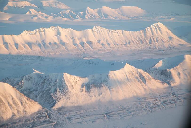 Die spitzen Gipfel geben der Arktisinsel Spitzbergen ihren Namen.