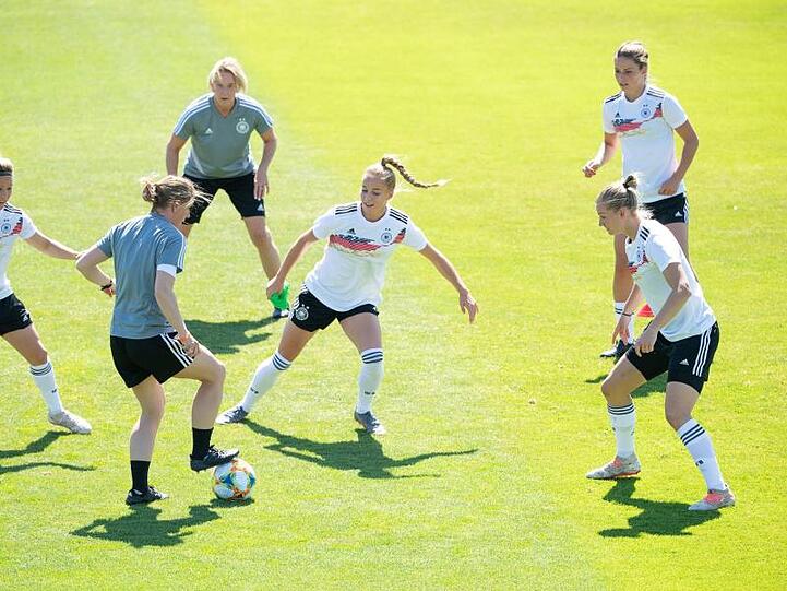 Die deutsche Frauen-Nationalmannschaft bereitet sich auf Südafrika vor.