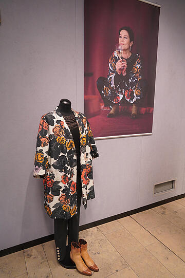 Diesen Mantel von Dries van Noten trug Hannelore Elsner auf der Premiere des Kinofilms "Der letzte Mensch" im Jahr 2014.