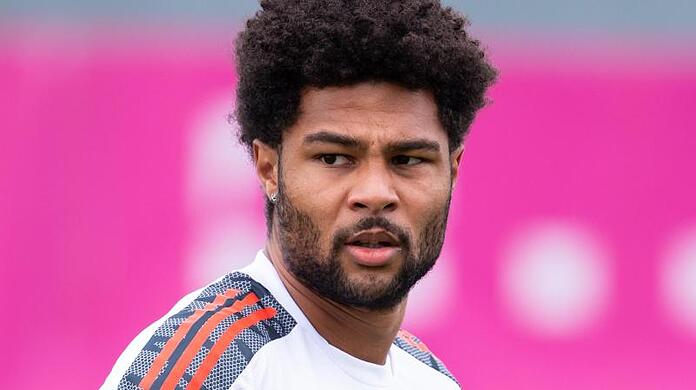 Unter anderem Serge Gnabry muss wieder in Quarantäne. (Archivbild)