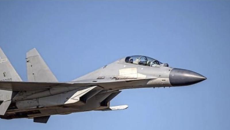 Auf diesem vom taiwanesischen Verteidigungsministerium veröffentlichten undatierten Foto ist ein chinesischer J-16-Kampfjet zu sehen.